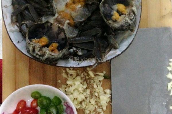 蒸河蟹的做法图解1