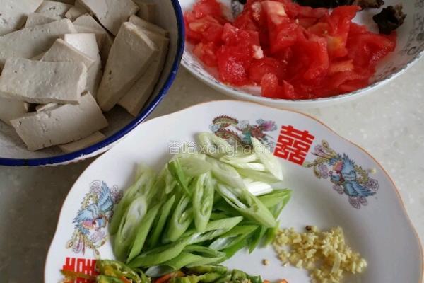 蚝油豆腐木耳的做法图解1