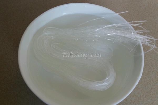 番茄牛肉粉丝汤的做法图解1