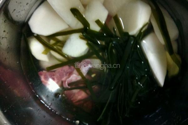 白萝卜海带排骨汤的做法图解5