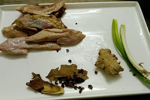 卤水鸡尖的做法图解1