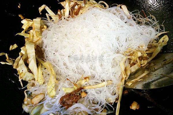 粉丝炒包菜的做法图解8