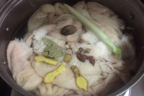 粉蒸肥肠的做法图解1