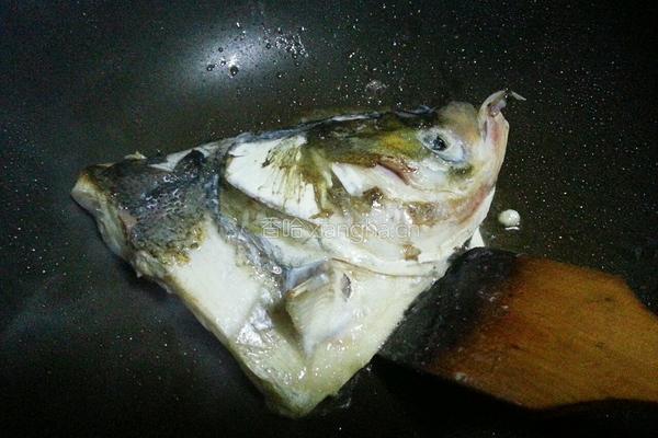 花鲢鱼头豆腐汤的做法图解3