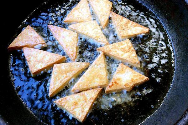 黄花鱼炖豆腐的做法图解3