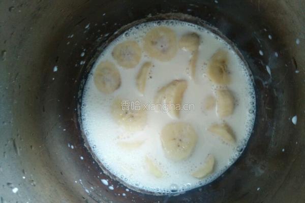 香蕉奶昔的做法图解4