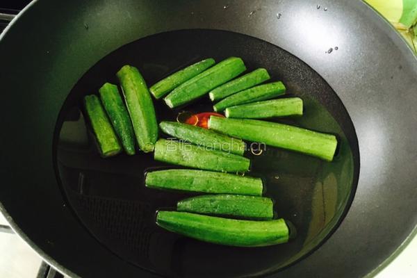 鸡蛋卷秋葵的做法图解2