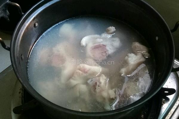 芋头猪手浓汤的做法图解1