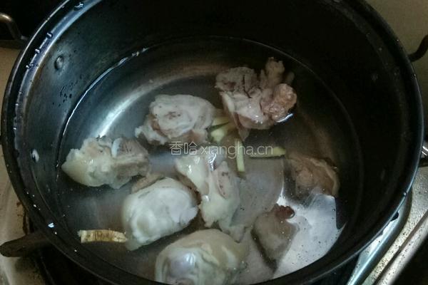 芋头猪手浓汤的做法图解3