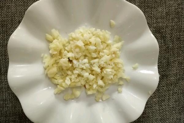 蒜蓉花蛤蒸粉丝的做法图解3