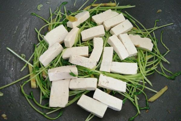 豌豆苗烩豆腐的做法图解8