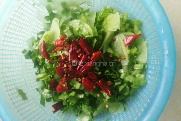 麻辣莴笋的做法图解2
