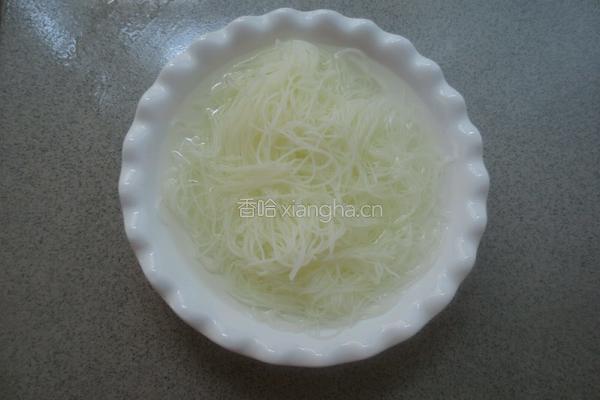 娃娃菜炒粉丝的做法图解1