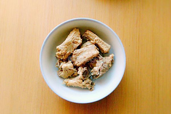 东北排骨炖豆角的做法图解2