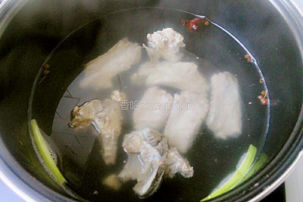 东北排骨炖豆角的做法图解4
