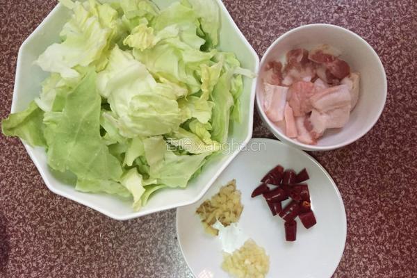干锅手撕包菜的做法图解1