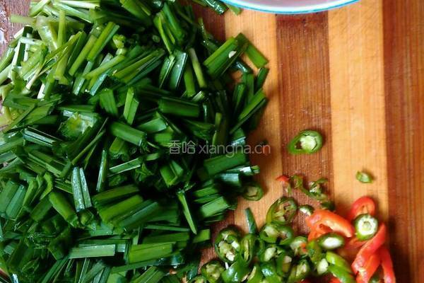 韭菜烩豆腐的做法图解2