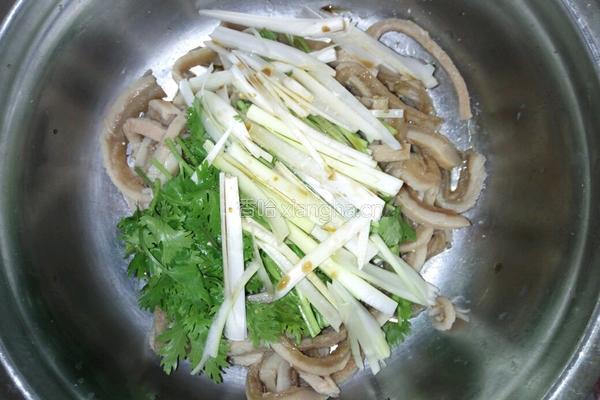 香菜拌牛百叶的做法图解5