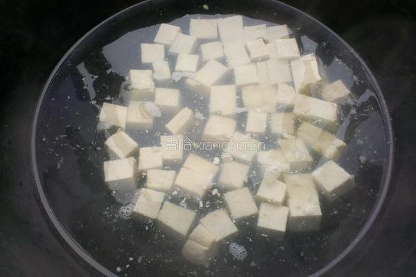 咸鸭蛋拌豆腐的做法图解2