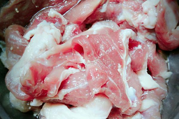 粉炸瘦肉的做法图解1