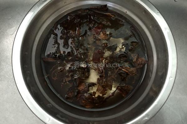 金线莲猪肉汤的做法图解2