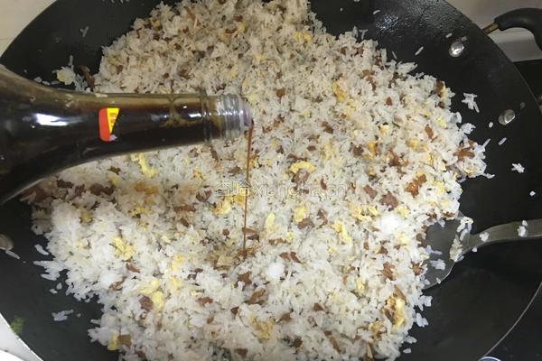 萝卜干炒饭的做法图解7
