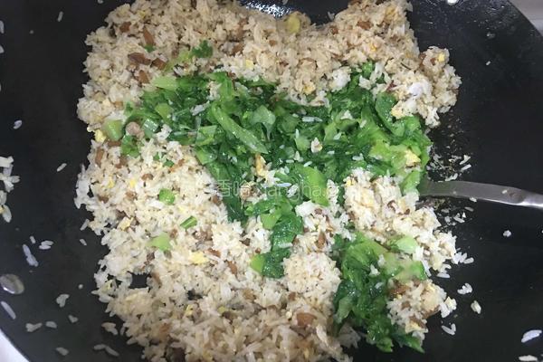 萝卜干炒饭的做法图解8
