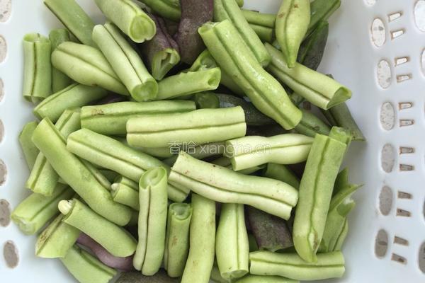 土豆豆角炖南瓜的做法图解2