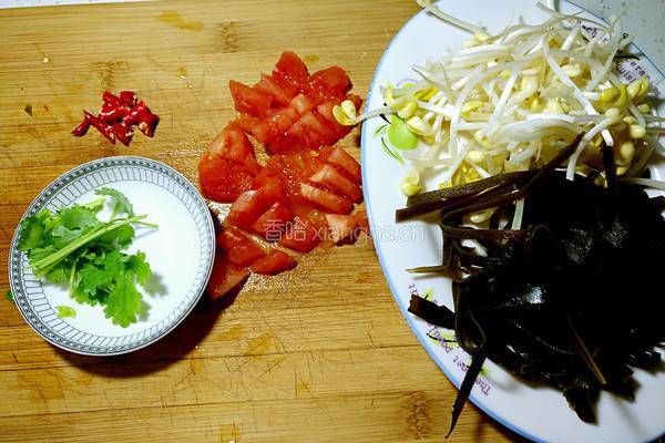 海带豆芽汤的做法图解1
