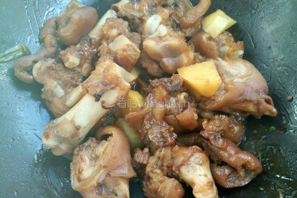土豆焖猪脚的做法图解11