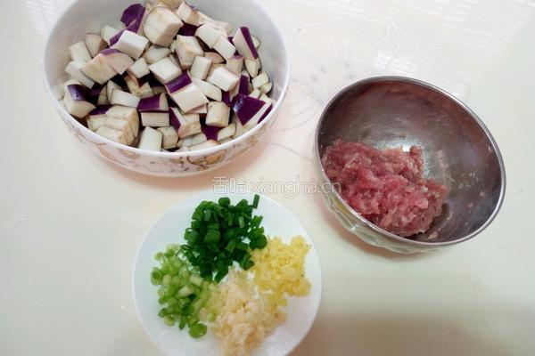 茄丁肉沫的做法图解1