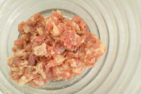 羊肉韭菜饺子的做法图解2