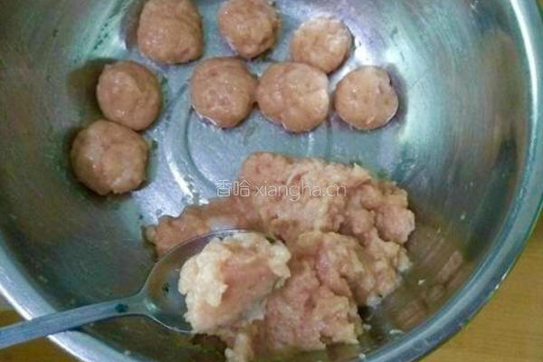 菠菜丸子汤的做法图解3