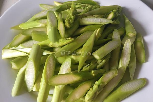 芦笋虾仁羊肚菌的做法图解3