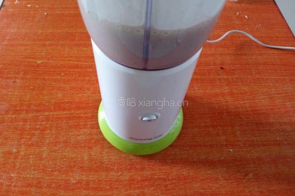 香蕉牛奶汁的做法图解3