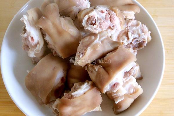 卤猪蹄子的做法图解3