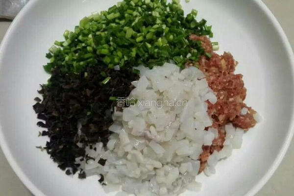 墨鱼饺子的做法图解2