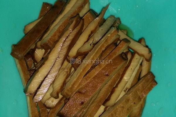 洋葱炒香干的做法图解2