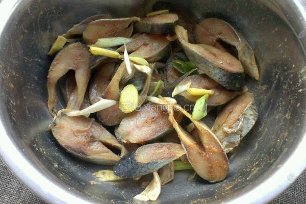 油爆青鱼片的做法图解3