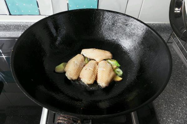 奶香鸡翅咖喱蛋包饭的做法图解7