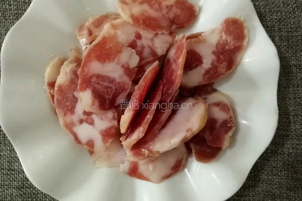 辣肠炒角瓜的做法图解2