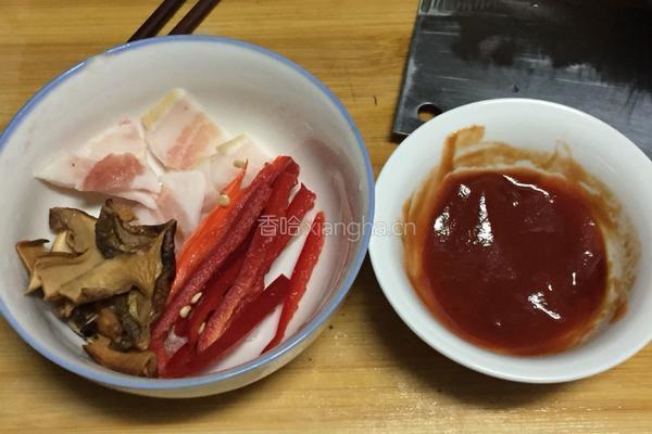 松茸培根炒意面的做法图解2