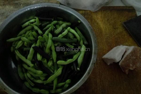 肉焖豆角的做法图解1