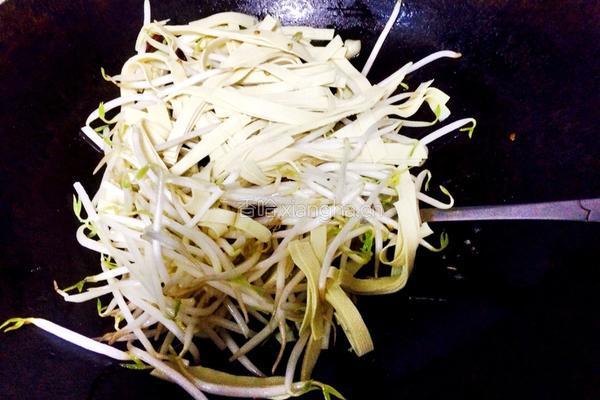 干豆腐炒豆芽的做法图解4