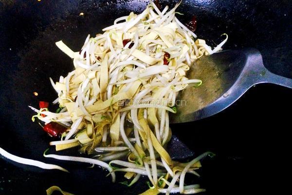 干豆腐炒豆芽的做法图解6
