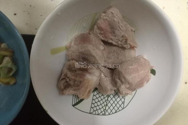排骨玉米汤的做法图解1