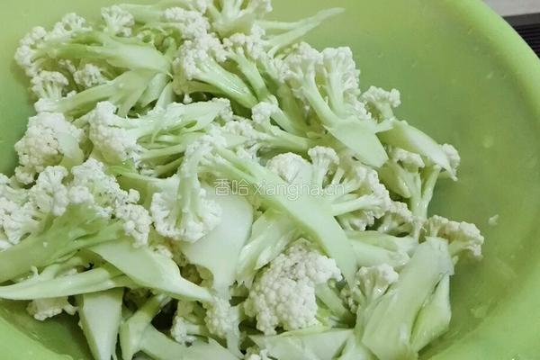 花菜炒肉的做法图解2