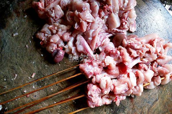 孜然烤兔肉串的做法图解3