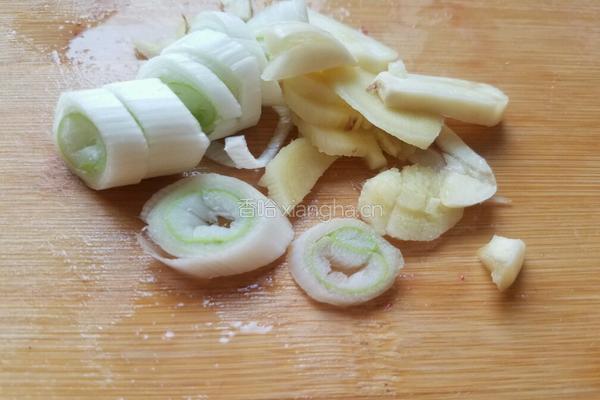 鲢鱼头豆腐汤的做法图解3