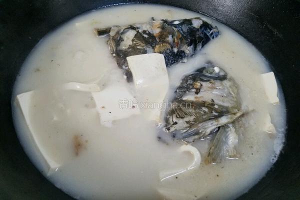 鲢鱼头豆腐汤的做法图解10